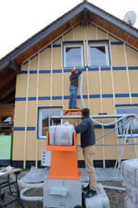 Holger Merkel beim Flocken-Workshop in Rumänien.